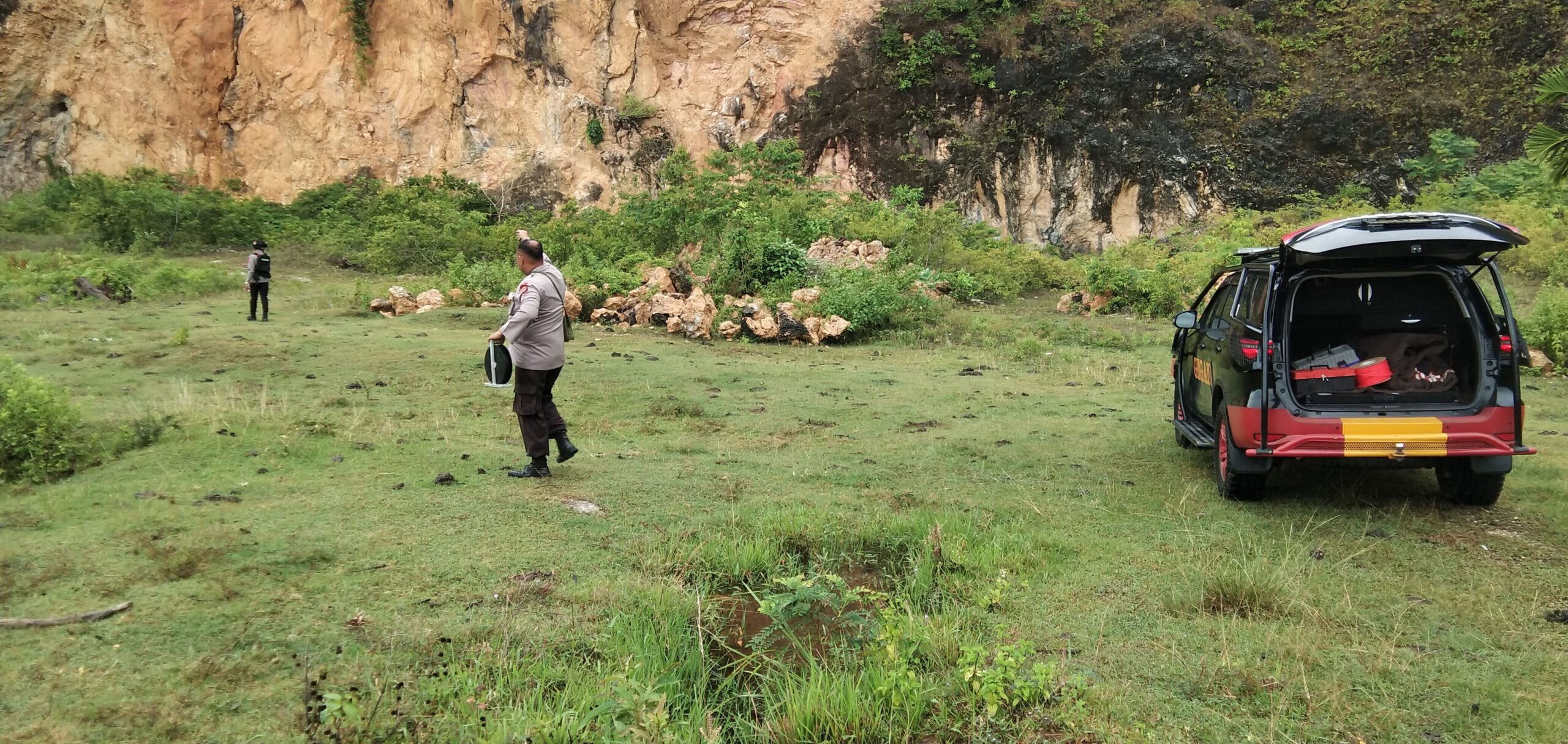 Polisi mengamankan lokasi pemusnahan granat peninggalan Jepang
