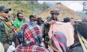 Satgas Yonif 112/DJ Kodam Iskandar Muda gelar Bakti Sosial di Puncak Jaya.