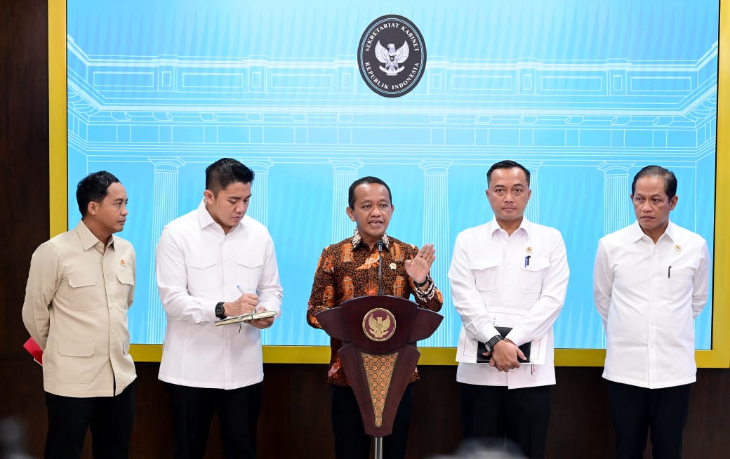 Menteri ESDM Bahlil Lahadalia dalam Konferensi Pers di Istana Negara Jakarta, Selasa (10/6).