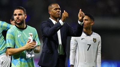 Patrick Kluivert merasakan kekalahan telak pertama bersama Indonesia usai dibantai Jepang. (REUTERS/Issei Kato)