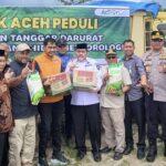 Gubernur Aceh dan Dirut Bank Aceh kunjungi sekaligus menyerahkan bantuan di Subulussalam. Dok BAS